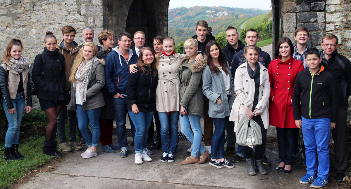 Teilnehmerinnen und Teilnehmer von Multiplikatorenschulungen der Landsmannschaft in Würzburg